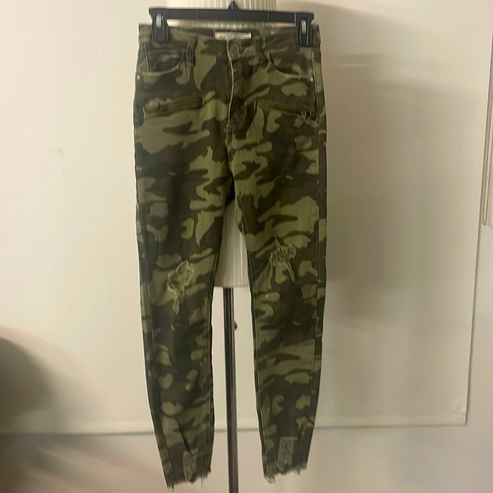 I & M Premium Jeans NWOT  Rip Camo Skinny Jeans